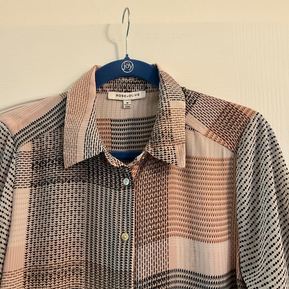 Rose and Olive blouse size medium - Picture 2 of 5